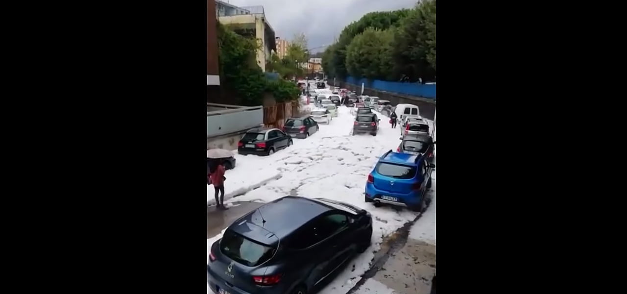 Violenta grandinata a Napoli