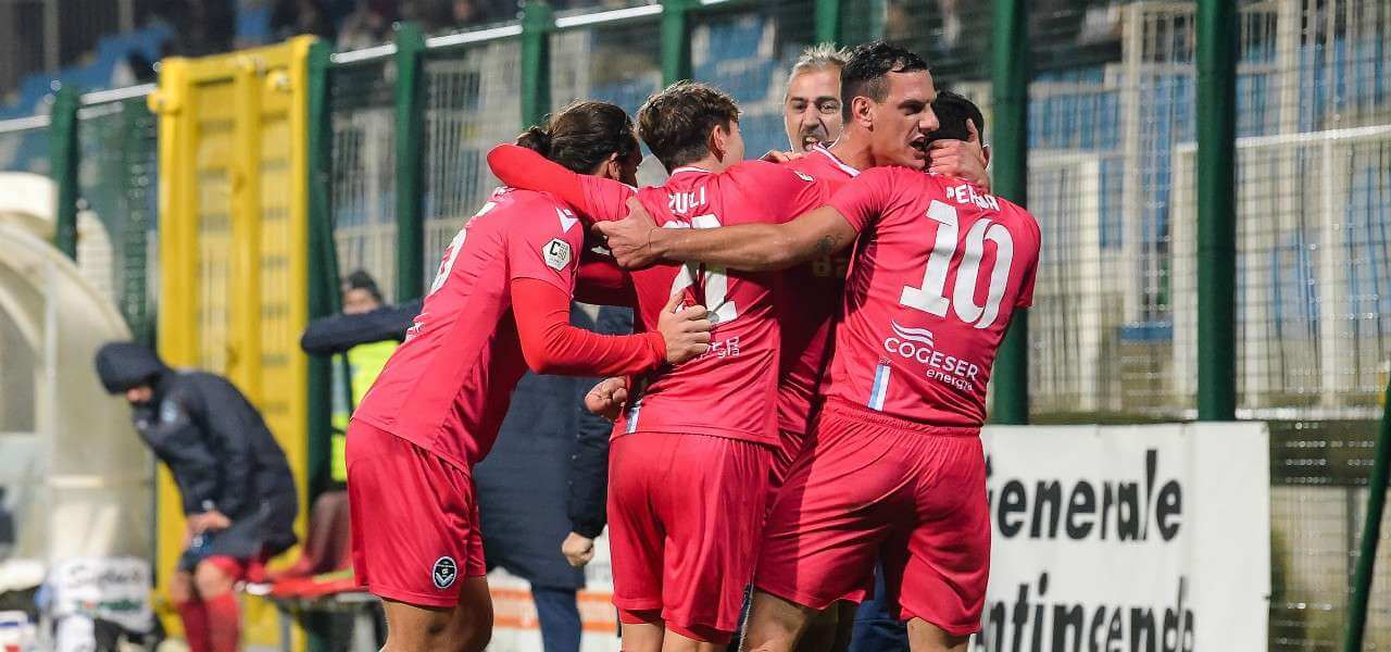 Fabio Perna Giana Erminio gol gruppo lapresse 2019