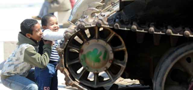 libia guerra bambini carroarmato lapresse1280 640x300
