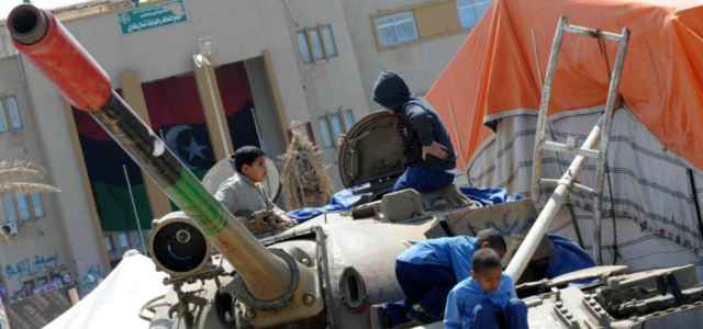 libia guerra bambini carroarmato 2 lapresse1280 640x300