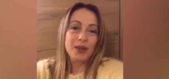 Giorgia Meloni, discorso fine anno/ Figlia interrompe la ...