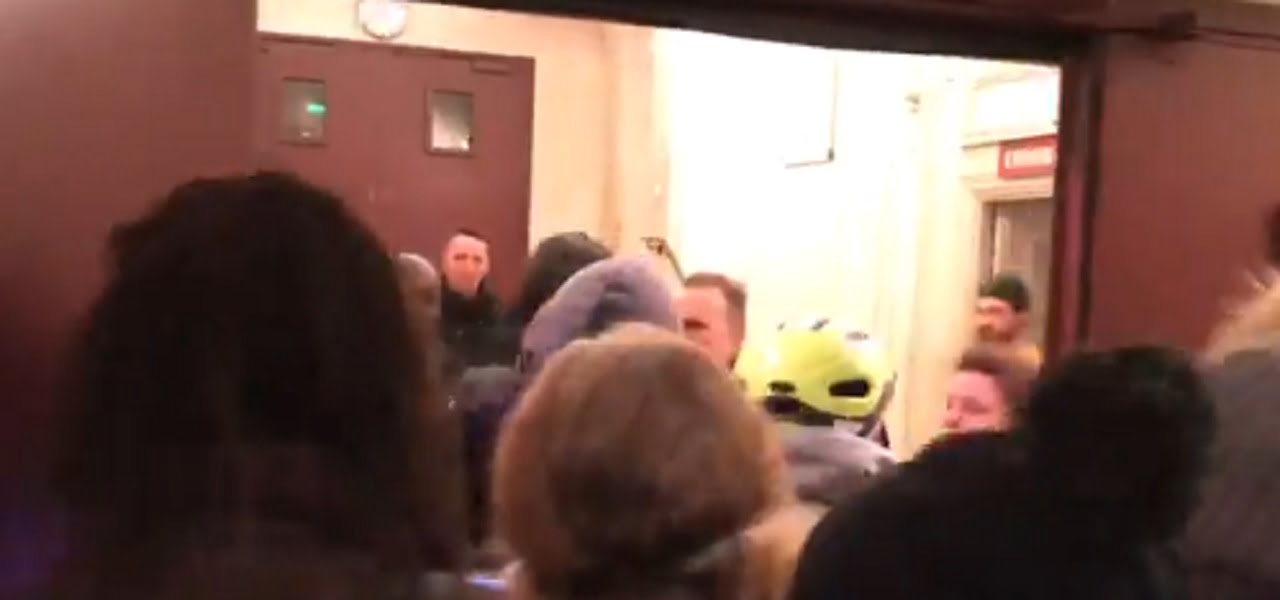 macron moglie aggrediti parigi