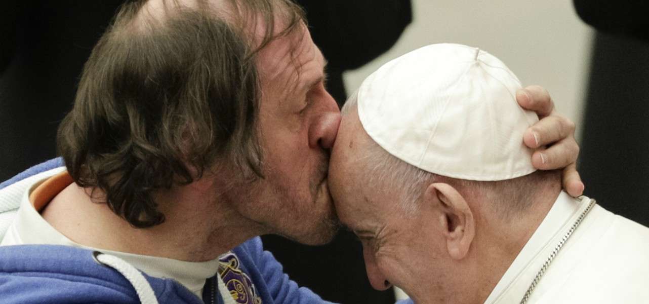 Fratelli Tutti Dal Buon Samaritano A Benedetto Xvi La Carita Secondo Francesco