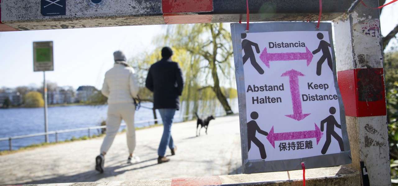 Coronavirus cartello distanze lapresse 2020