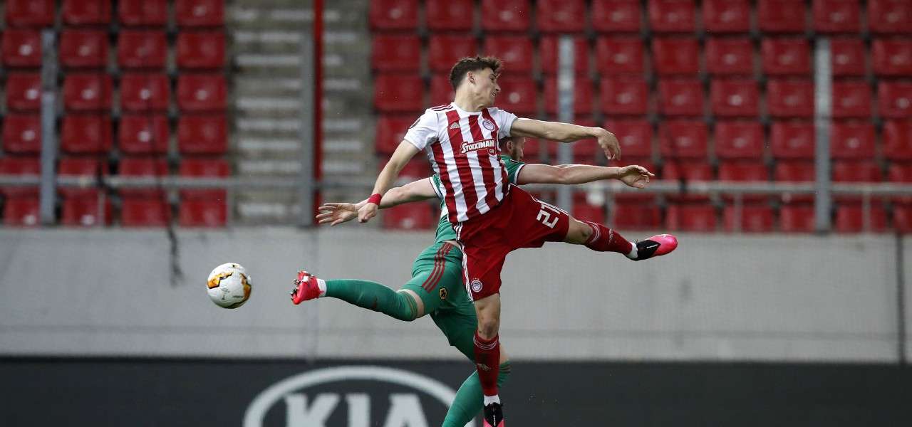 Kostas Tsimikas Olympiacos contrasto lapresse 2020