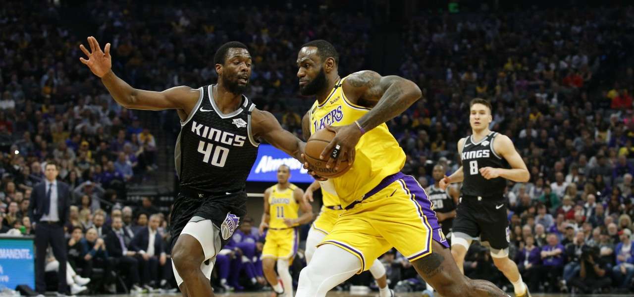 LeBron James Harrison Barnes Lakers Kings NBA lapresse 2020