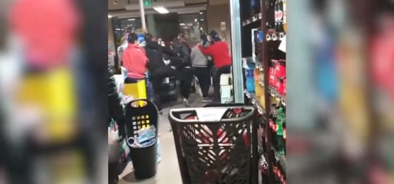 Napoli rissa supermercato
