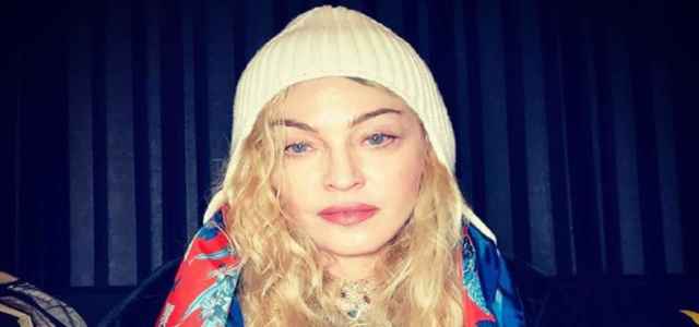 madonna panno solidale min 640x300