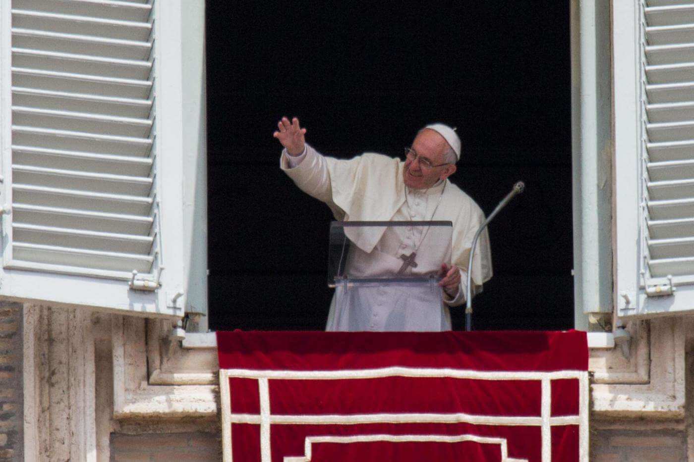 Regina Coeli Video Lunedi Dell Angelo Papa Francesco Violenza Su Donne In Casa