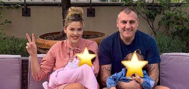 Christian Vieri e Costanza Caracciolo con le figlie