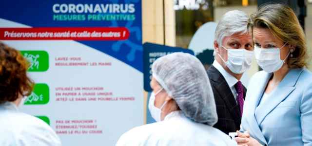 Re Belgio in ospedale Covid
