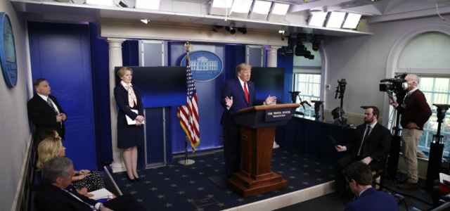 Donald Trump briefing lapresse 2020 640x300