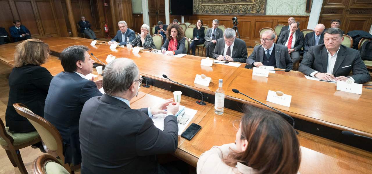 Conte incontra i sindacati