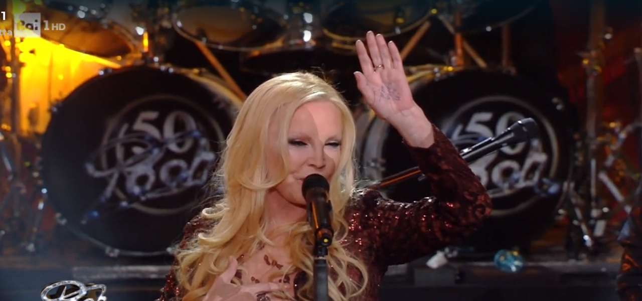 Patty Pravo/ Discorso per Riccardo Fogli scritto sulla mano (Pooh Amici per sempre)