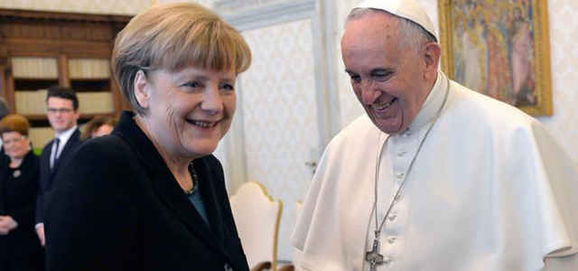 Angela Merkel e Papa Francesco in un precedente incontro