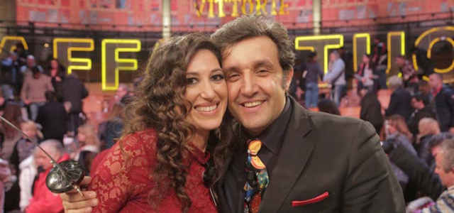 Adriana Riccio e Flavio Insinna nello studio di ‘Affari tuoi’