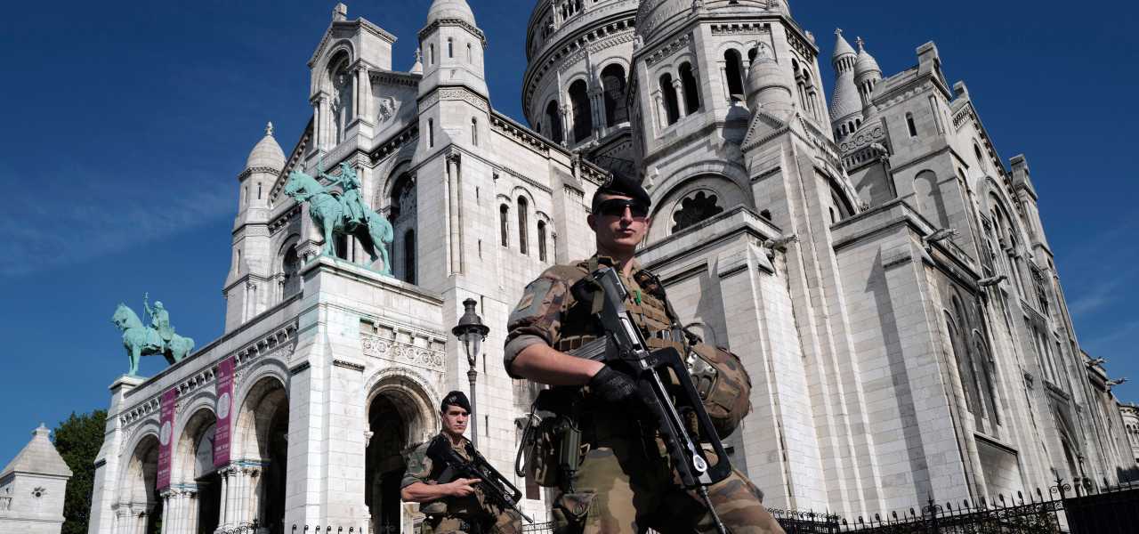 Militari Parigi