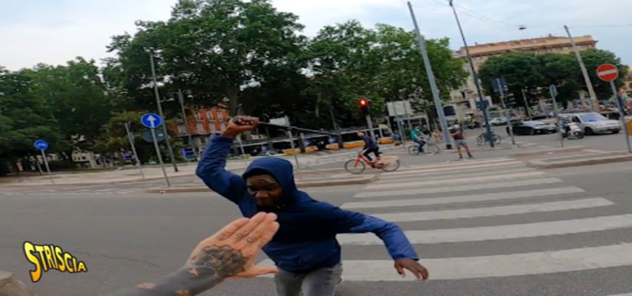 Vittorio Brumotti Aggressione Video Striscia Un Asta In Pieno Volto Mascella Rotta
