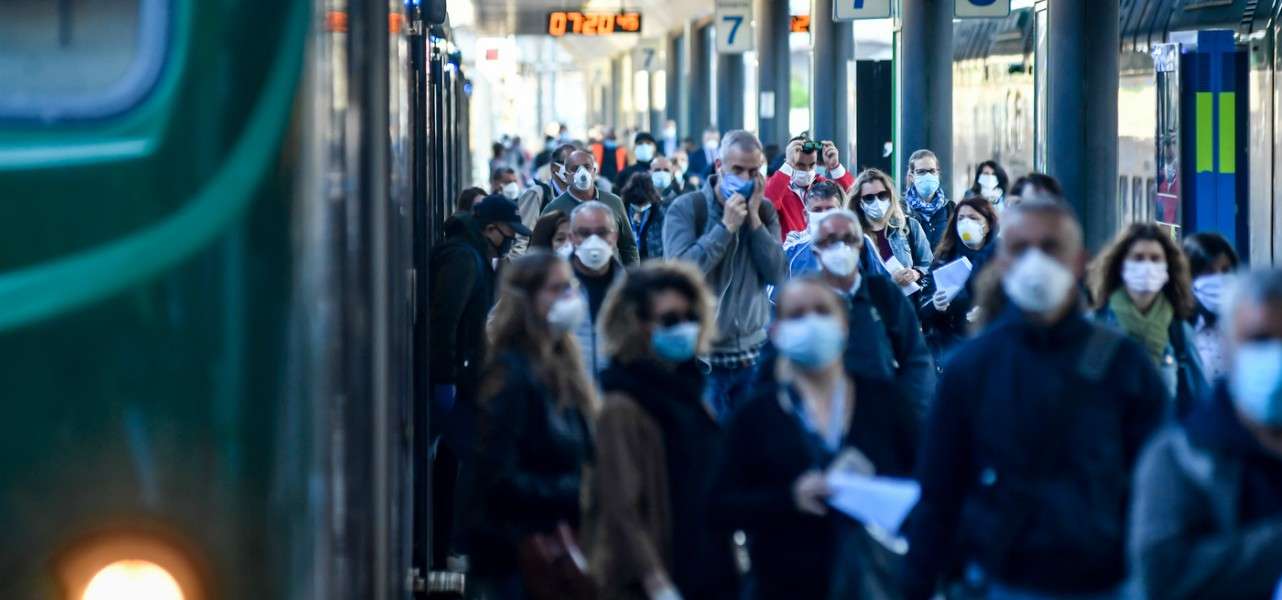 trenord treno pendolari milano lapresse1280