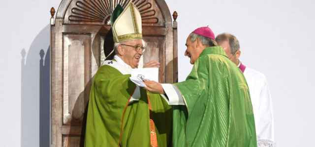Papa e vescovo Bologna