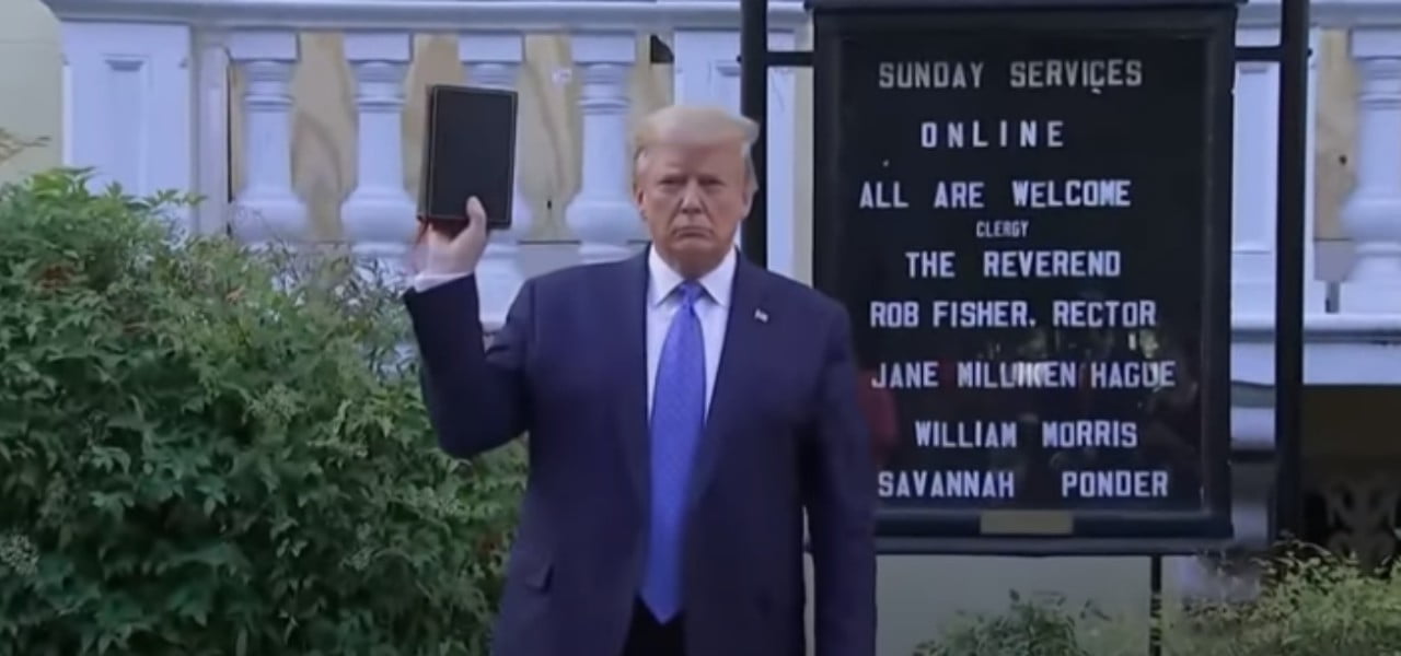 trump bibbia