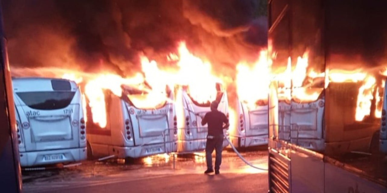 Incendio bus Atac Roma Instagram