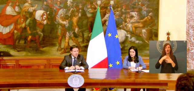 conte azzolina conferenza stampa yt 640x300