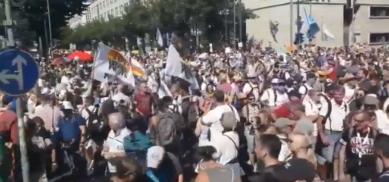 negazionisti covid germania 2020 twitter