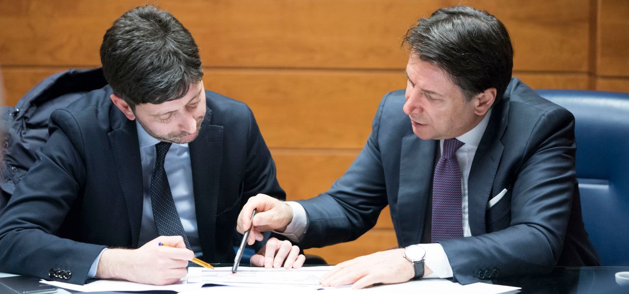 Dpcm E Decreto Cornice Su Natale No Spostamenti Dal 21 Conte Apre Scuole Il 14