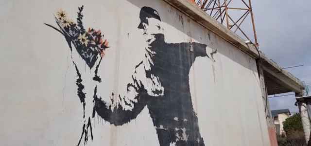banksy flower thrower yt 640x300