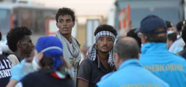 immigrazione migranti porto sbarco 3 lapresse1280 640x300