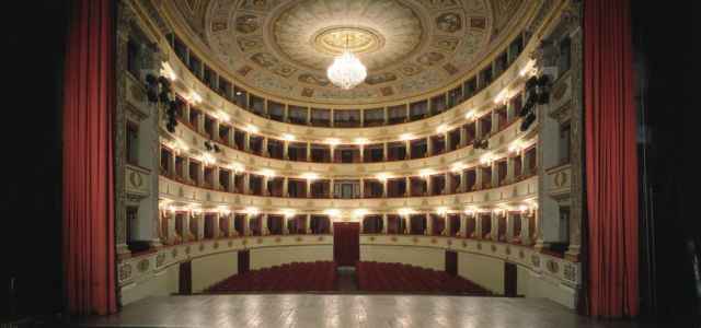 teatro vuoto 640x300