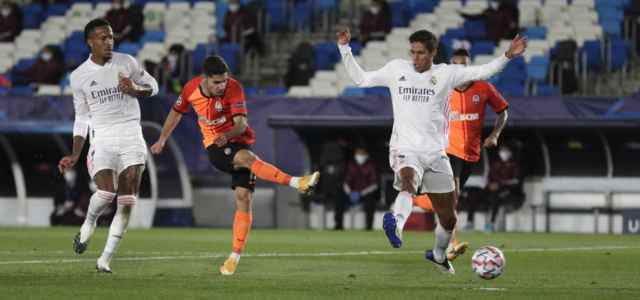 Solomon Varane tiro Real Madrid Shakhtar lapresse 2020 640x300