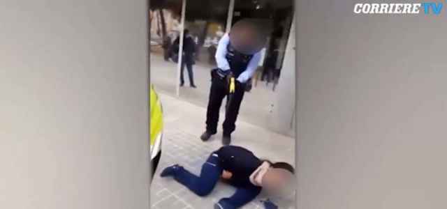 polizia taser video corriere 640x300