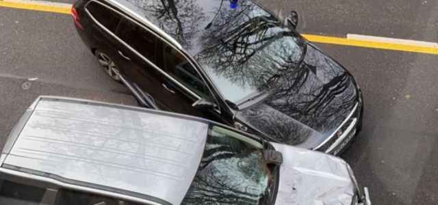 Auto su folla a Treviri
