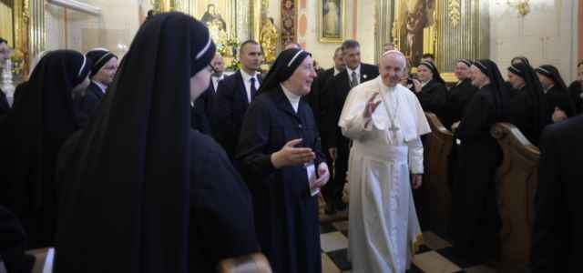 Papa Francesco con le suore