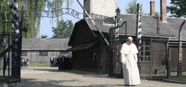 Papa Francesco ad Auschwitz