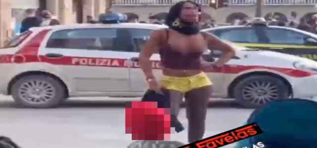 donna pisa piazza wtf 640x300