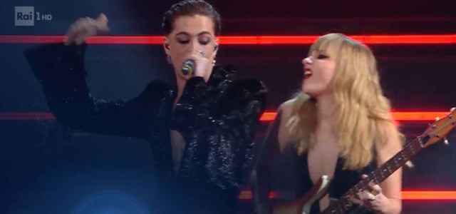Extraliscio feat Davide Toffolo, "Bianca luce nera"/ Fusione tra tradizioni di musica popolare ...
