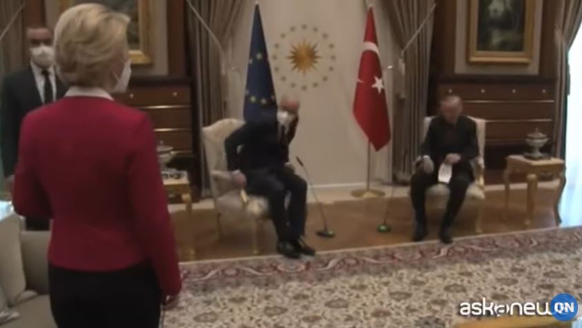 Ursula von der Leyen rimane senza sedia da Erdogan/ Video ...