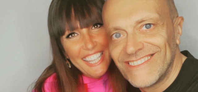 Max Pezzali e la moglie Debora Pelamatti