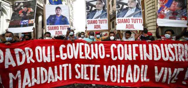 cobas contro la morte di Adil