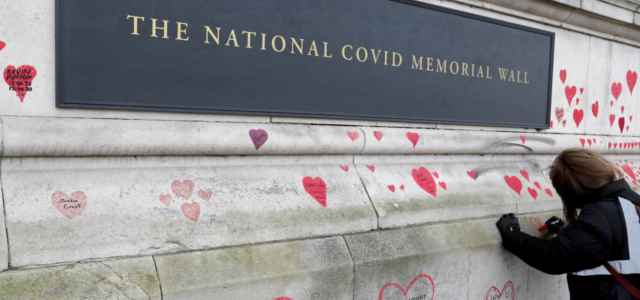 memoriale morti covid uk 2021 lapresse 640x300