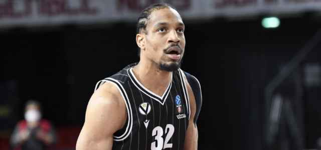 Vince Hunter tiro Virtus Bologna facebook 2021 1 640x300