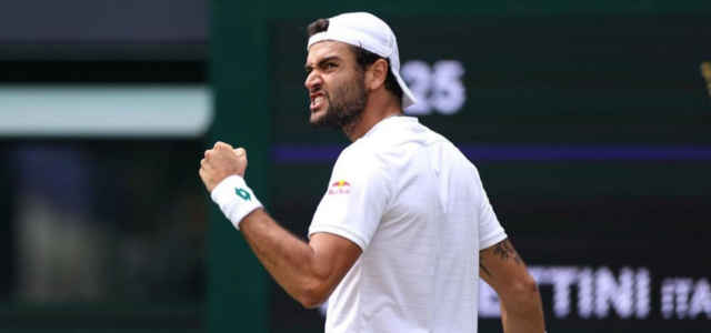 Matteo Berrettini esulta a Wimbledon