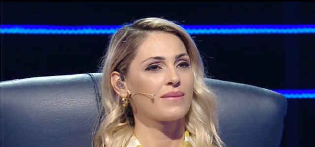 Anna Tatangelo sulla poltrona di ‘All Togheter Now’