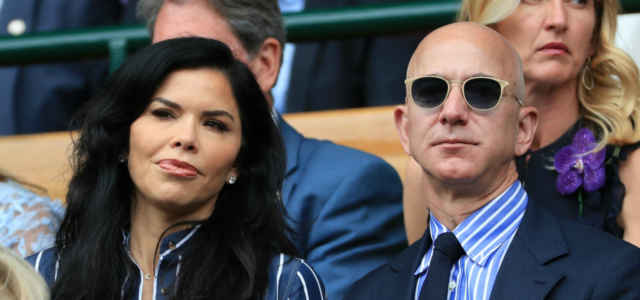 Jeff Bezos in compagnia di Lauren Sanchez