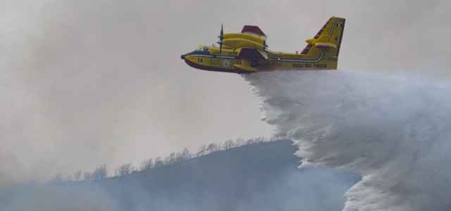 canadair incendi sardegna 2021 lapresse 640x300