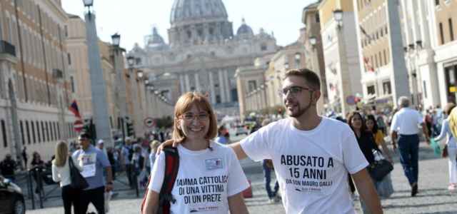 Vaticano, vittime pedofilia