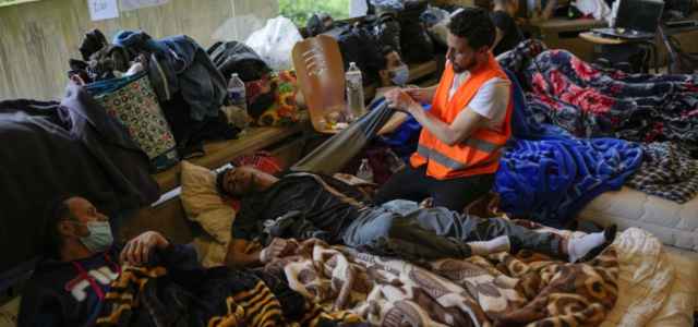 Chiesa accoglie migranti Bruxelles